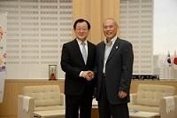李　丙琪（イ・ビョンギ） 駐日大韓民国大使が、表敬のため都庁を訪問されました。