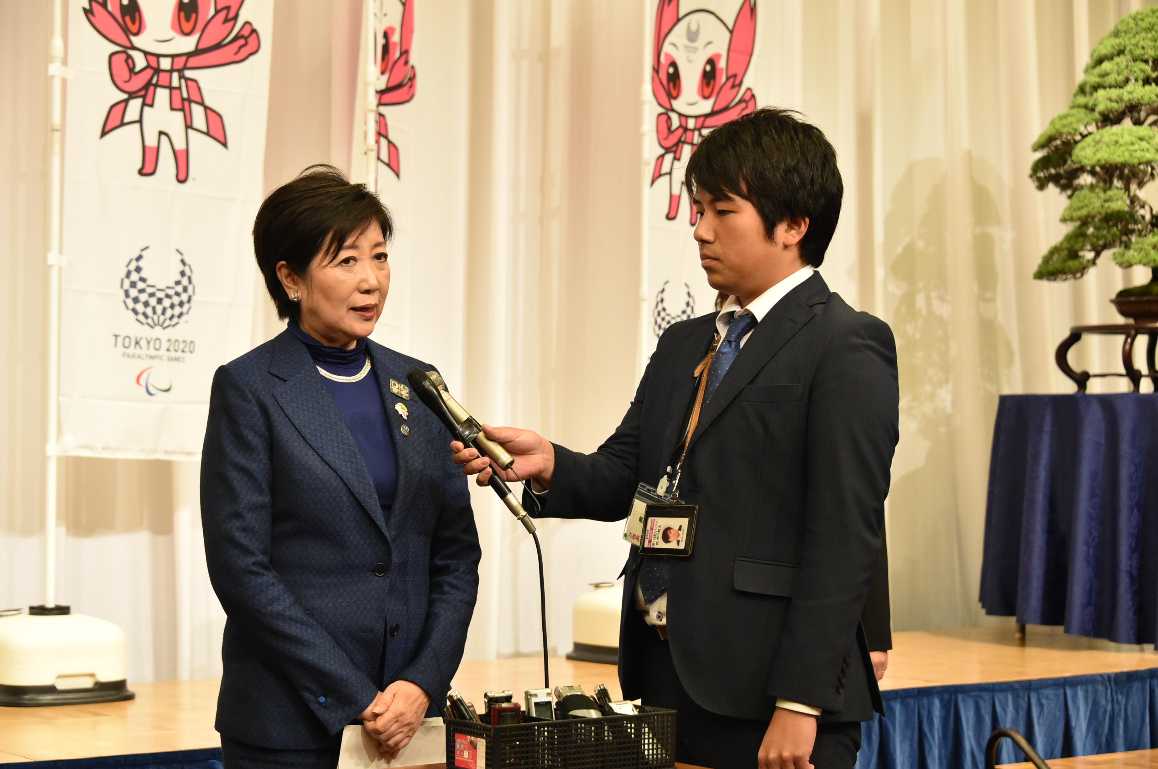 画像：首脳会議後のぶらさがり取材の様子