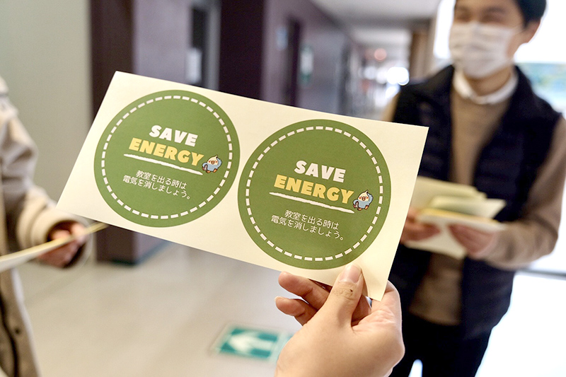 画像：省エネを呼びかけるステッカー